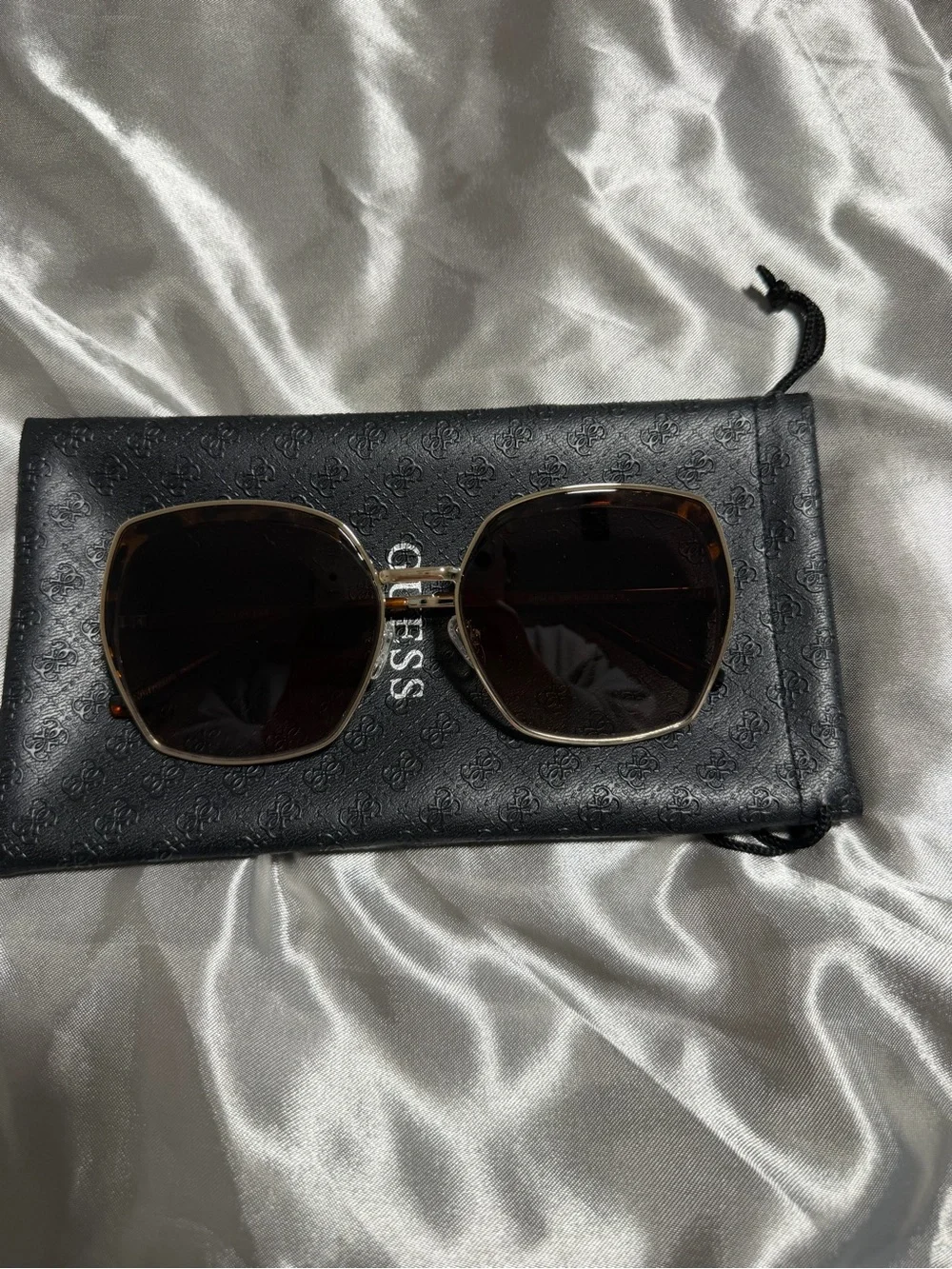 Y2K Guess Womens Gold Tone Square Oversized Sunglasses W/ Original Pouch